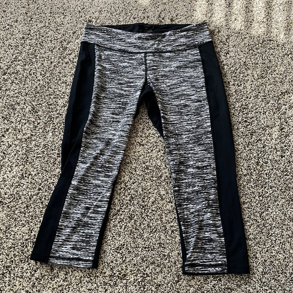 Cabi women’s leggings. Size medium. Black